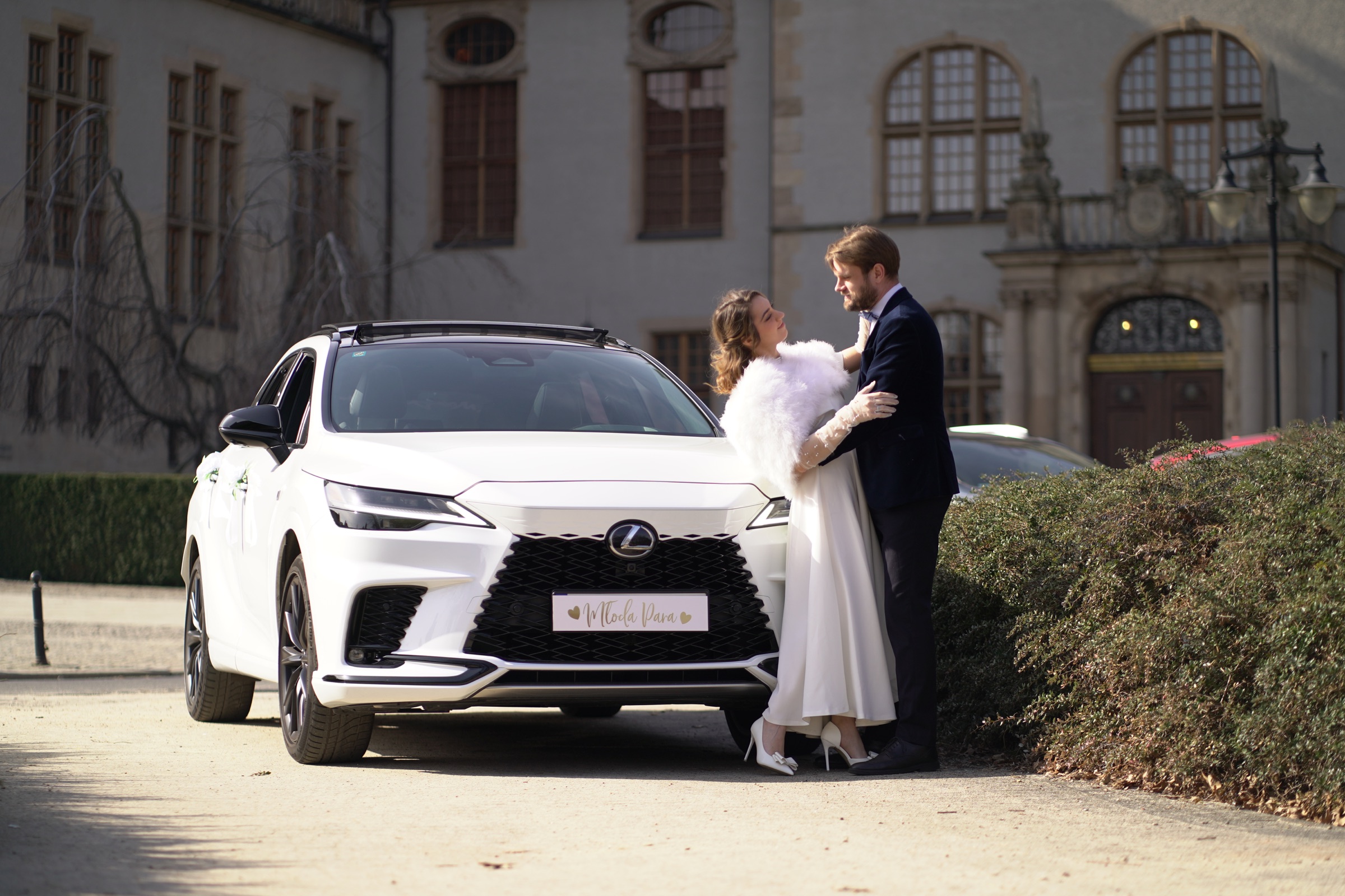 Белый Lexus RX для свадьбы